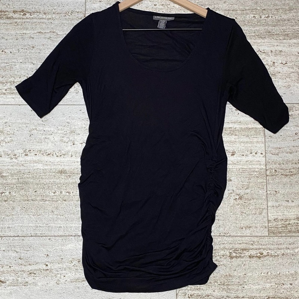 A pea in the Pod black Maternity‎ shirt. Small